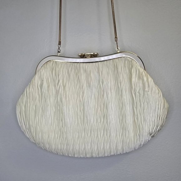 Goldco Vintage Pearl White Evening Bag 1970's Seashell Closure - Picture 7 of 15